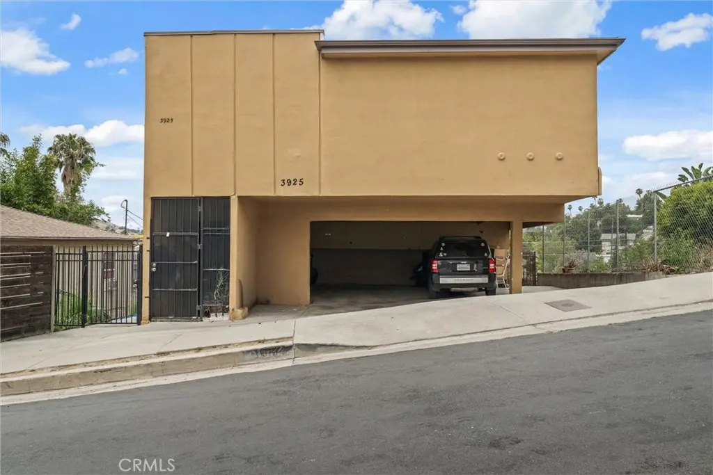 Apartment for sale at 3925 Barrett, Los Angeles, CA