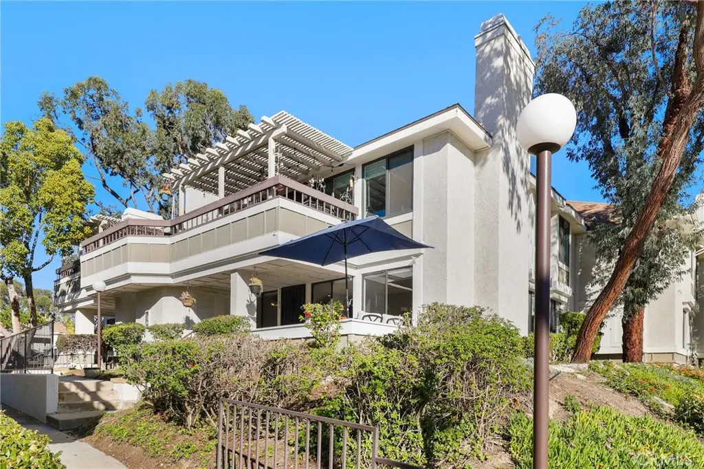 Condominium for sale at 25701 View Pointe, Lake Forest, CA featuring 2 beds and 1 bath