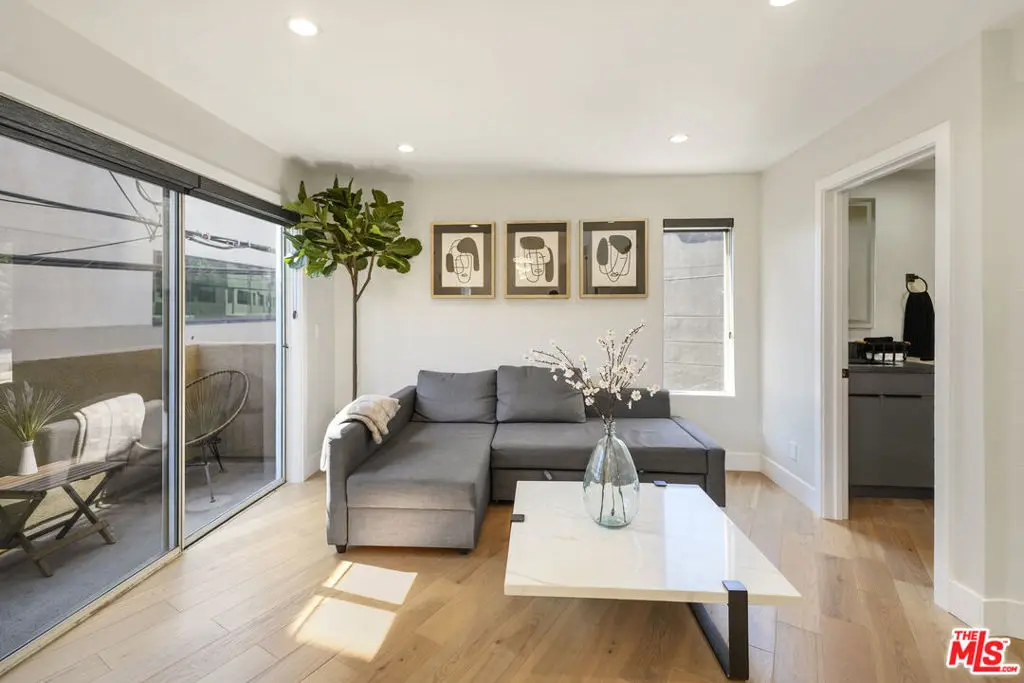4139 Cahuenga Boulevard 106, North Hollywood, CA — listing photo 1