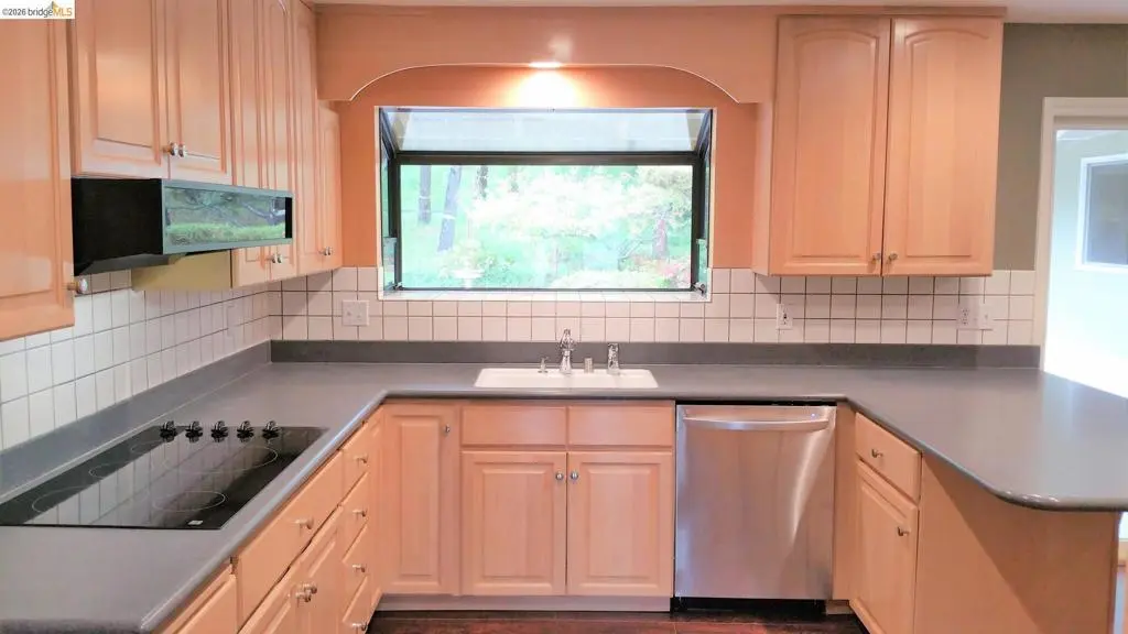 Single Family Residence for rent at 29 Thorndale PL, Moraga, CA featuring 4 beds and 2 baths