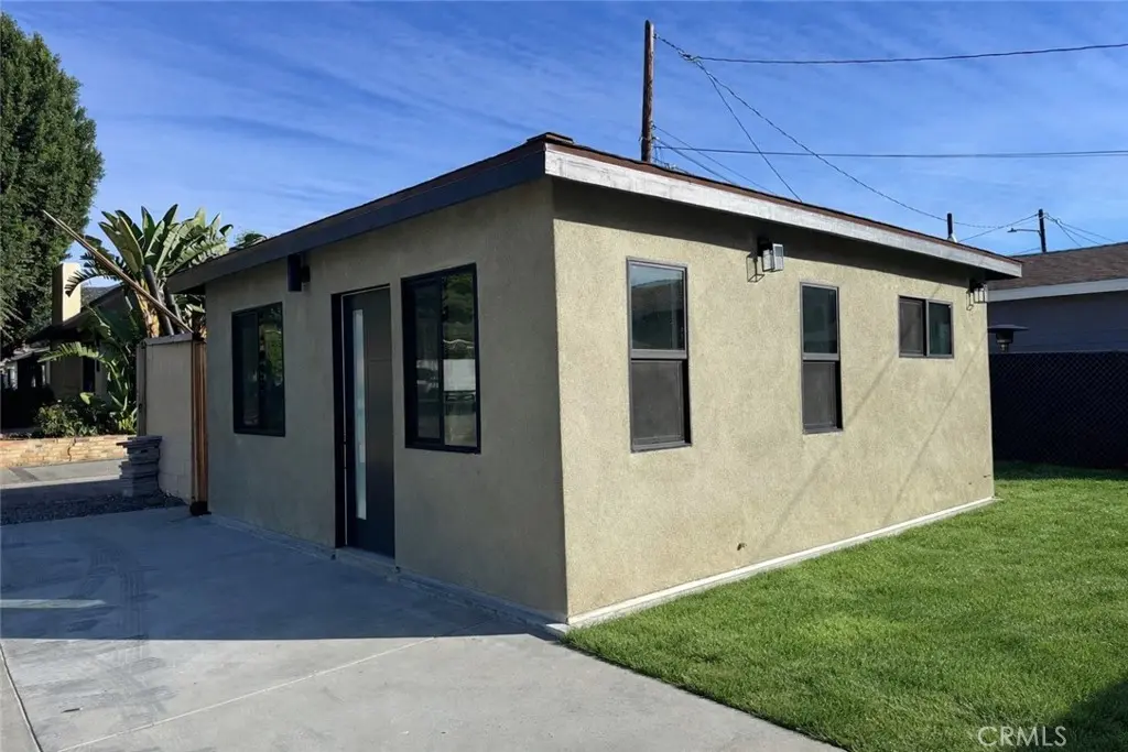 Residential Lease for rent at 551 W Crescent Drive, Azusa, Los Angeles County, CA featuring 1 bed and 1 bath