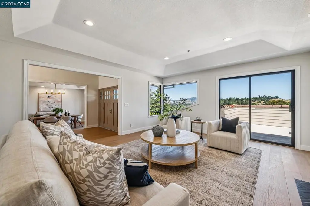 Single Family Residence for sale at 6 Tanglewood Lane, Lafayette, CA featuring 5 beds and 5 baths