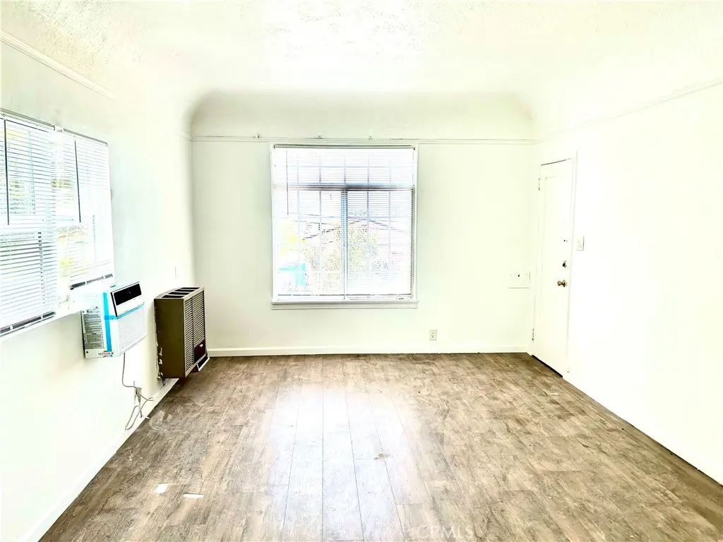 Residential Lease for rent at 212 South Lake St., Los Angeles, Los Angeles County, CA featuring 1 bed and 1 bath