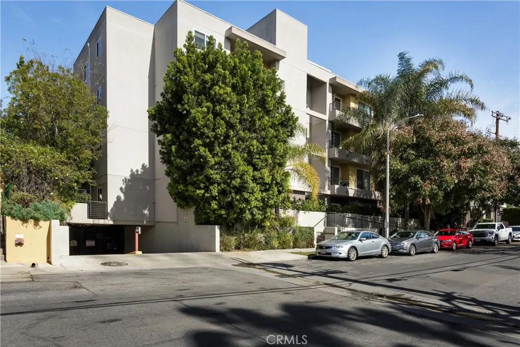 11115 Acama 207, Studio City, CA — listing photo 1