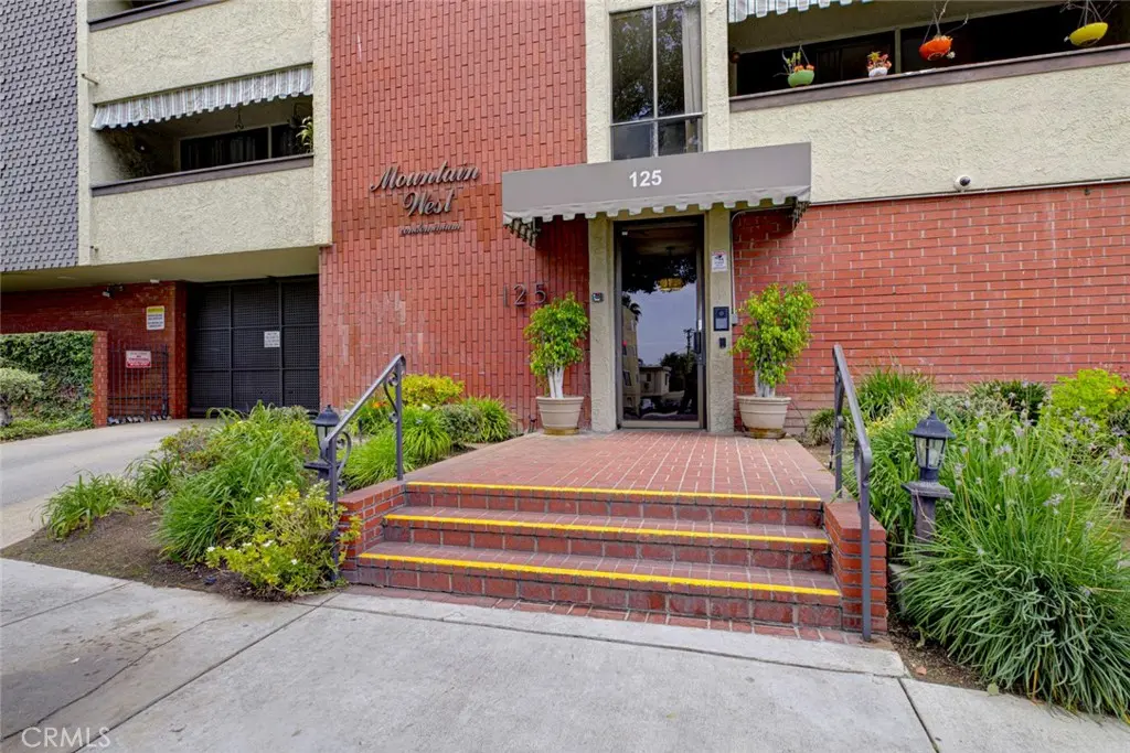 125 W Mountain Street 216, Glendale, CA — listing photo 1