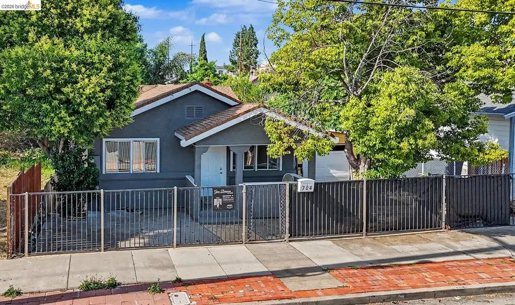 Single Family Residence for sale at 704 W 9Th St, Antioch, CA featuring 3 beds and 1 bath