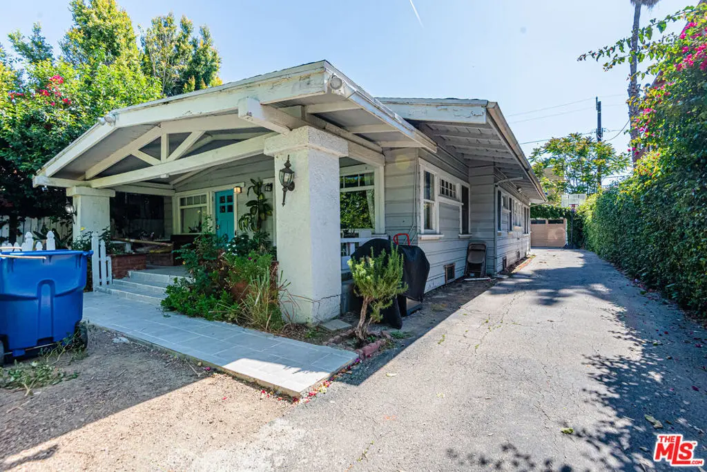 1130 N Beachwood Drive, Los Angeles, CA — listing photo 1