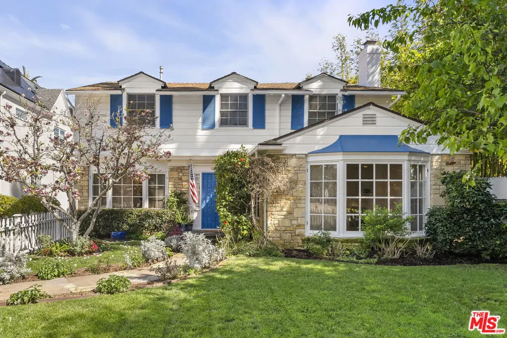 Residential Lease for rent at 1204 Beverwil Drive, Los Angeles, Los Angeles County, CA featuring 4 beds and 4 baths