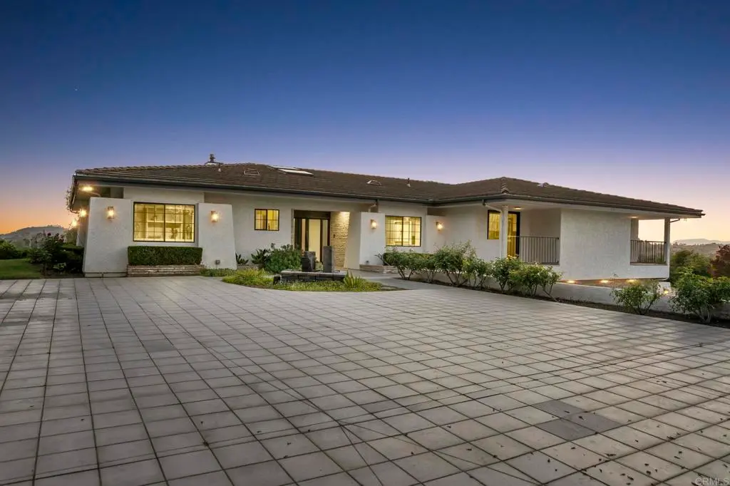 19 Gateview Drive, Fallbrook, CA — listing photo 1