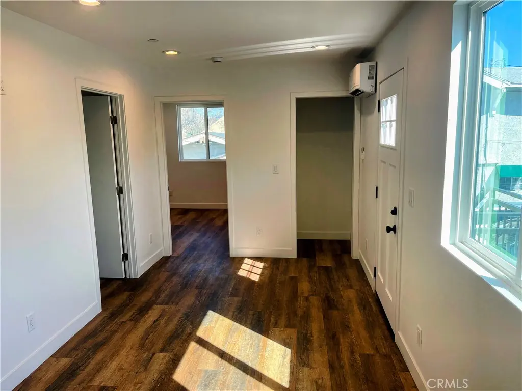 Residential Lease for rent at 1809 S Gramercy Place, Los Angeles, Los Angeles County, CA featuring 1 bed and 1 bath