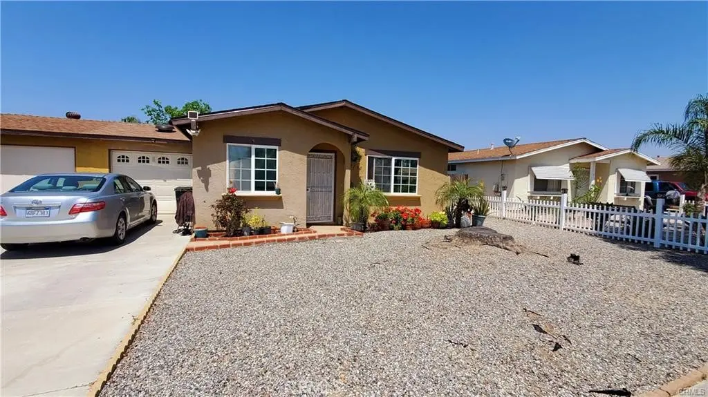 Single Family Residence for sale at 2130 Avenida Estrada, Hemet, CA featuring 2 beds and 2 baths