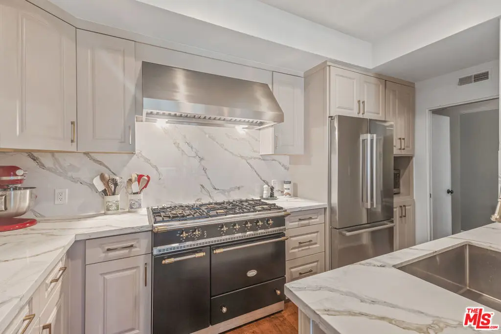 Condominium for sale at 12115 San Vicente Boulevard 303, Los Angeles, CA featuring 1 bed and 1 bath