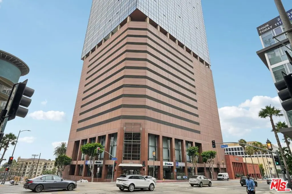 Residential Lease for rent at 1100 Wilshire Boulevard 3504, Los Angeles, Los Angeles County, CA featuring 2 beds and 2 baths