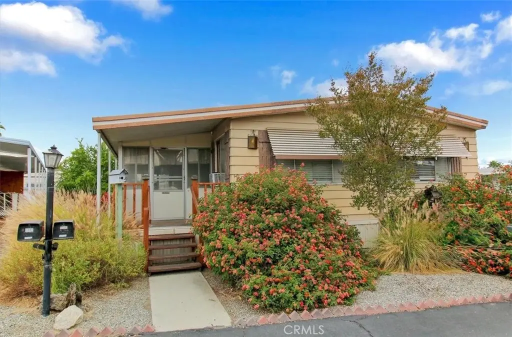 Manufactured In Park for sale at 332 N Lyon 76, Hemet, CA featuring 2 beds and 2 baths