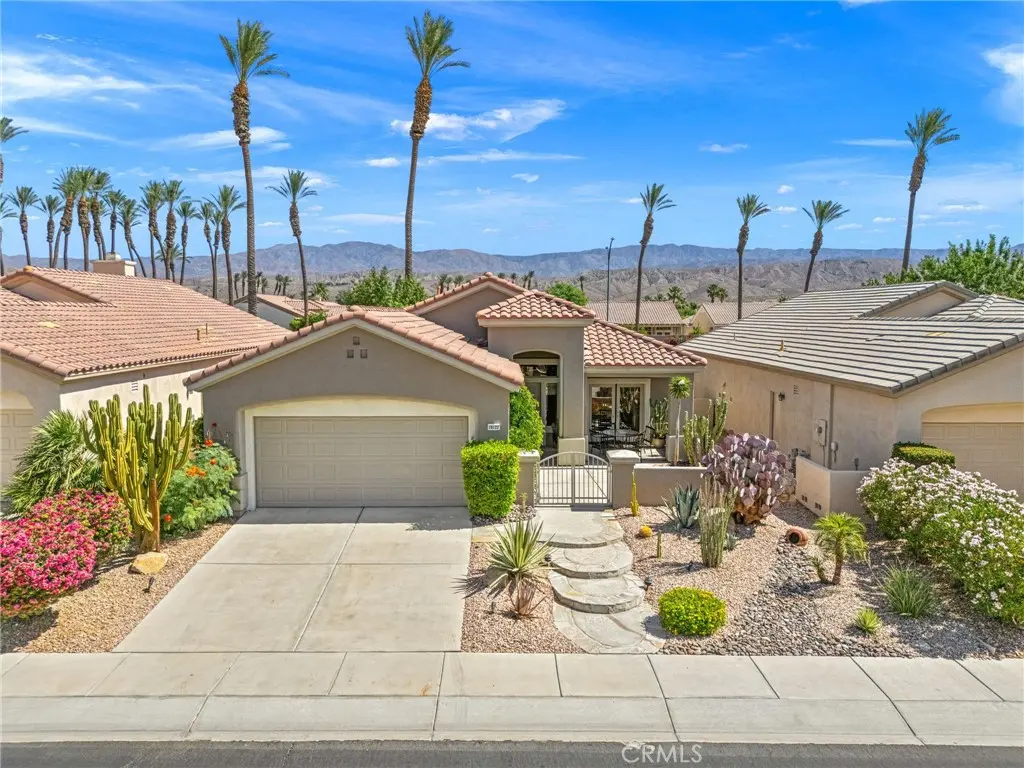 Residential Lease for rent at 78122 Vinewood, Palm Desert, Riverside County, CA featuring 2 beds and 2 baths
