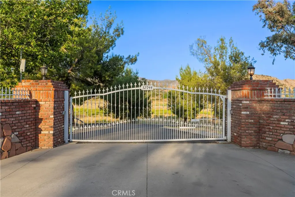 32944 Agua Dulce Canyon, Agua Dulce, CA — listing photo 1