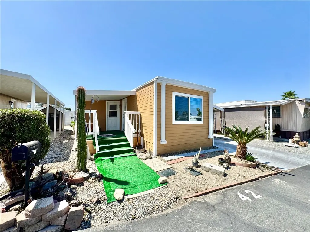 Manufactured In Park for sale at 999 Santa Fe Ave 42, San Jacinto, CA featuring 1 bed and 1 bath