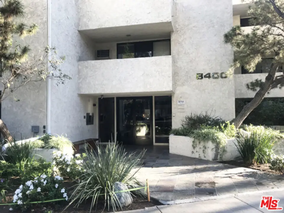 8400 De Longpre Avenue 104, West Hollywood, CA — listing photo 1