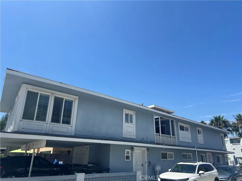 Condominium for rent at 111 19th Street, Newport Beach, CA featuring 3 beds and 2 baths