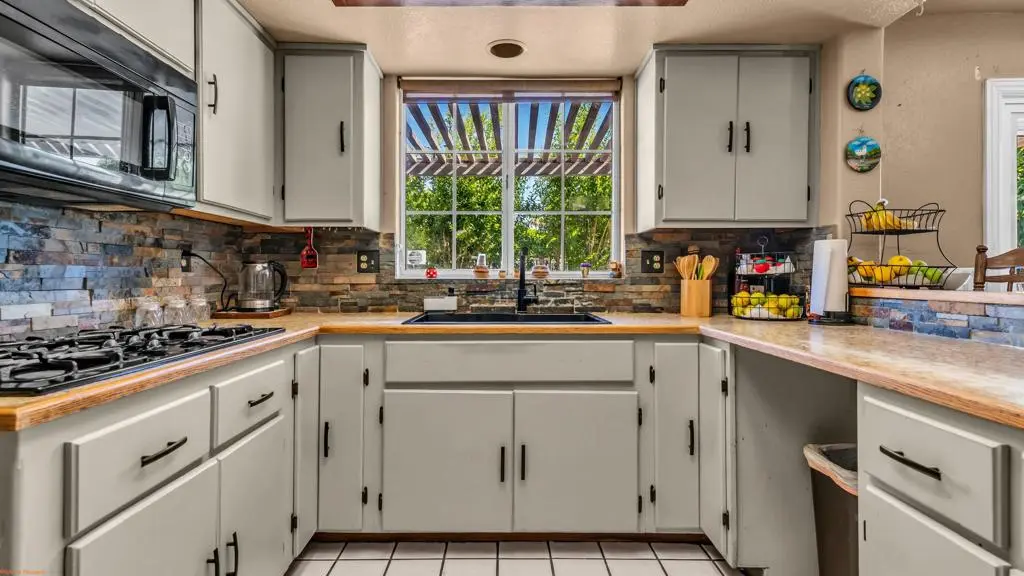 Single Family Residence for sale at 68180 30th Avenue, Cathedral City, CA featuring 3 beds and 3 baths
