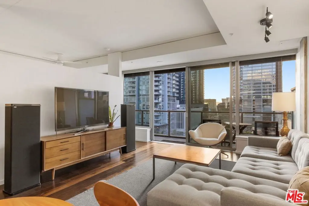 Condominium for sale at 1155 S Grand Avenue 808, Los Angeles, CA featuring 2 beds and 2 baths