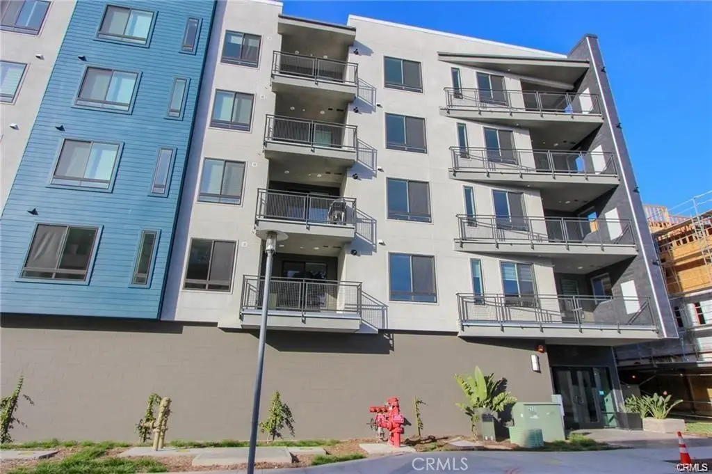 Condominium for rent at 1402 N Nolita, Irvine, CA featuring 2 beds and 2 baths