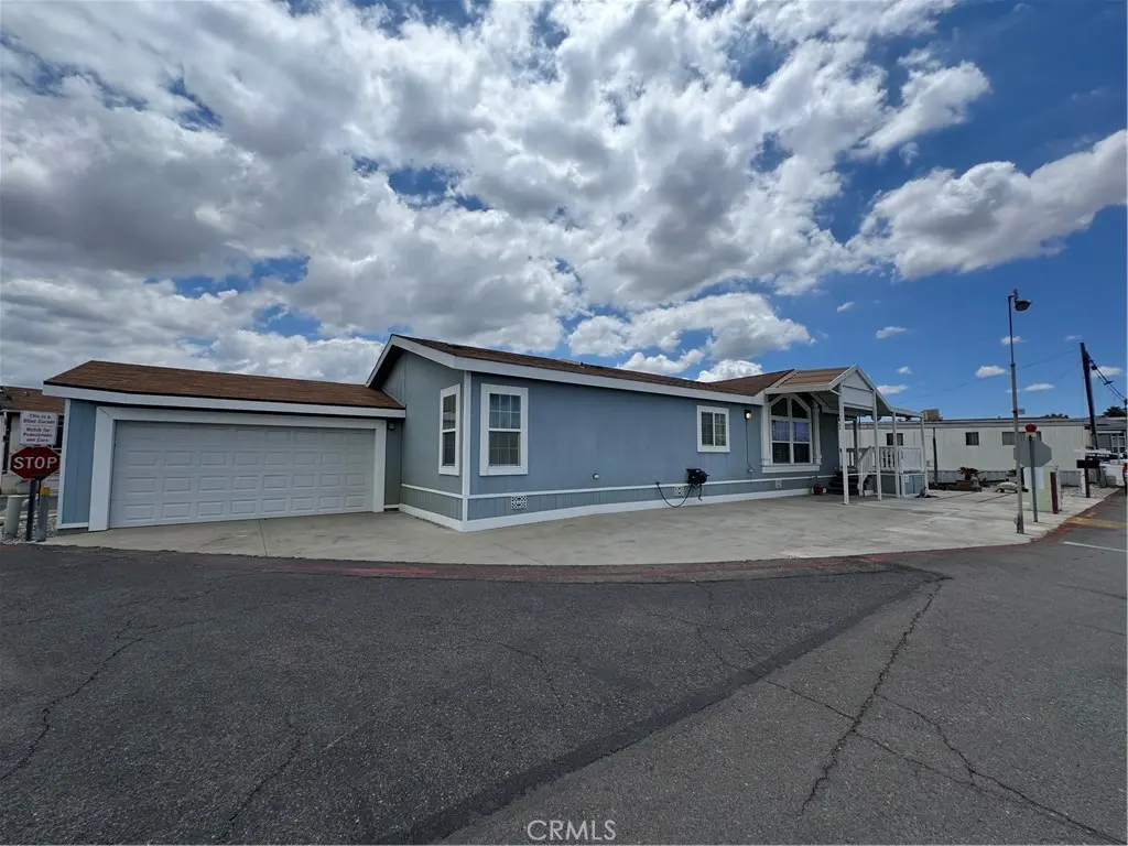 Manufactured In Park for sale at 50 Cypress, Anaheim, CA featuring 3 beds and 2 baths