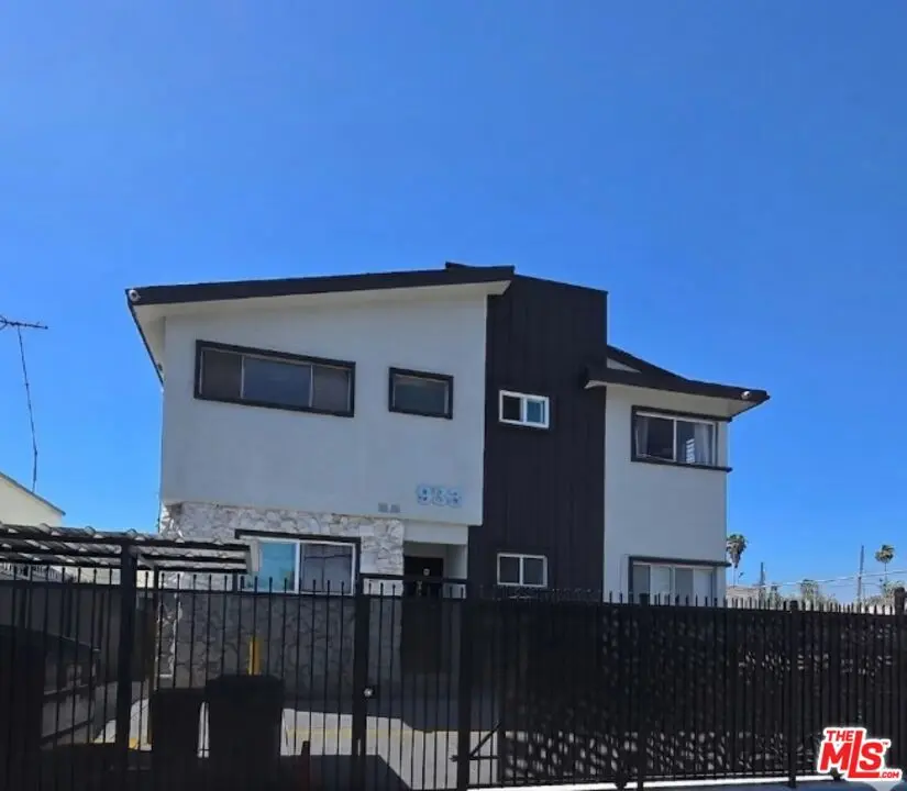 Residential Lease for rent at 933 S Norton Avenue 6, Los Angeles, Los Angeles County, CA featuring 1 bed and 1 bath
