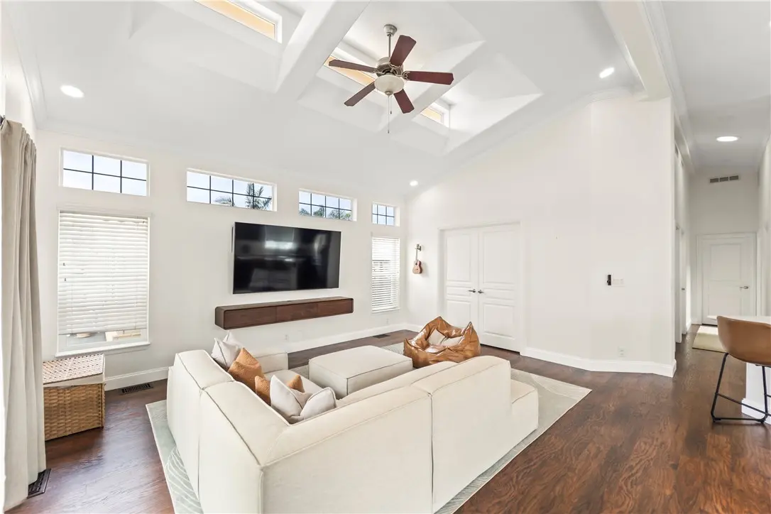 80 Huntington 624, Huntington Beach, CA — listing photo 1