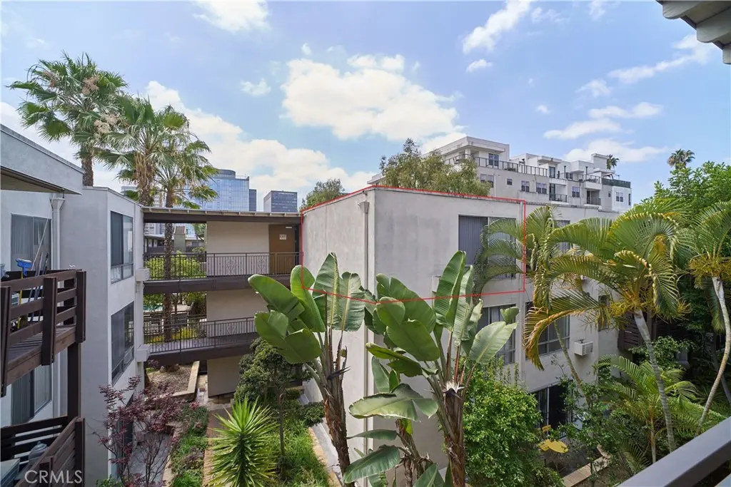 Studio for sale at 525 S Ardmore 338, Los Angeles, CA and 1 bath