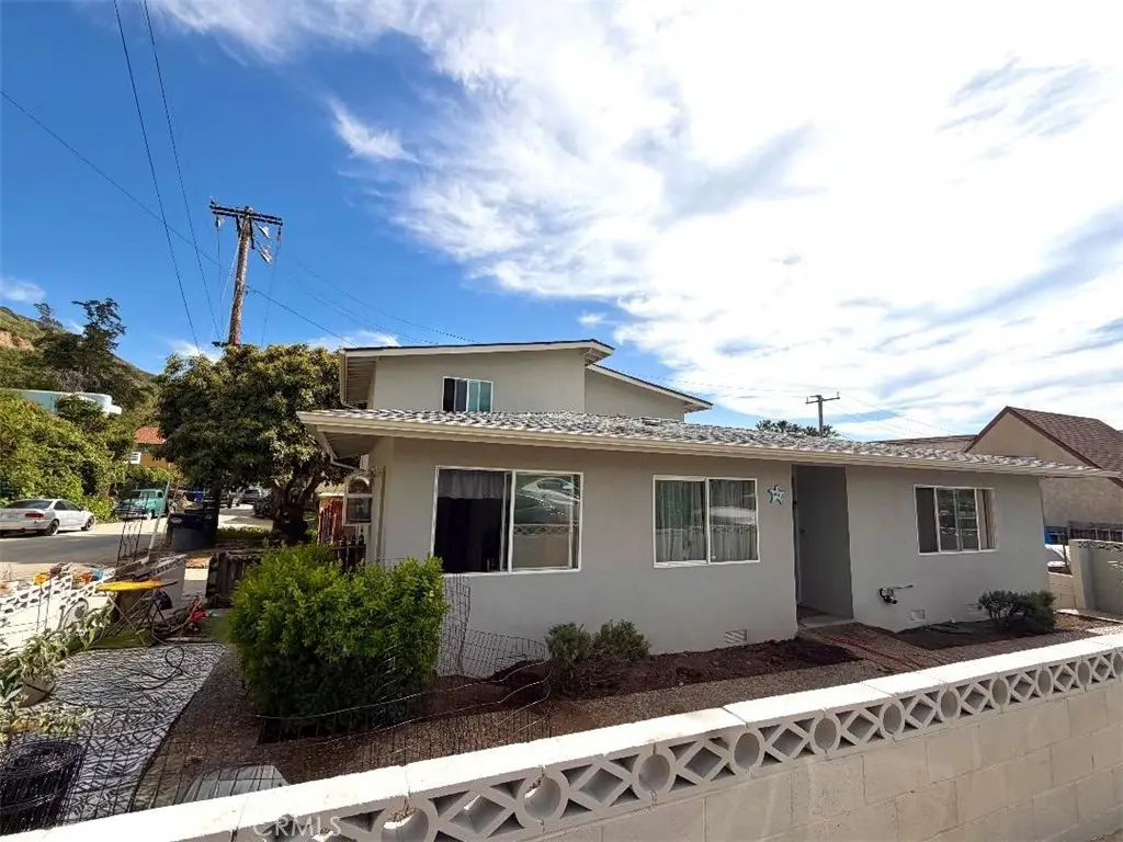 Single Family Residence for sale at 6840 W Santa Barbara, Ventura, CA featuring 3 beds and 2 baths