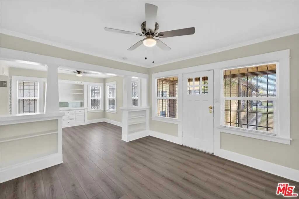 Residential Lease for rent at 5008 S Wilton Place, Los Angeles, Los Angeles County, CA featuring 1 bed and 1 bath