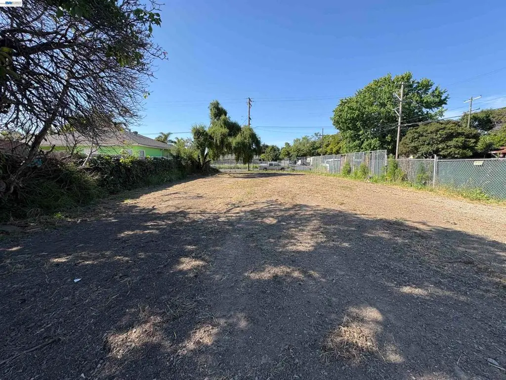 1 st NE 1 Street, Richmond, CA — listing photo 1