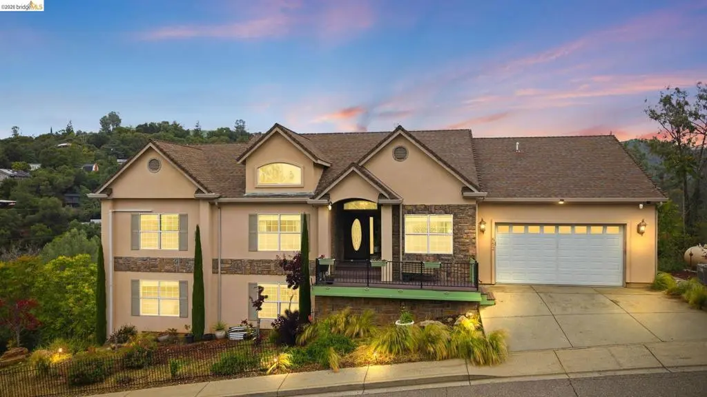 Single Family Residence for sale at 552 Morning Star Dr, Sonora, CA featuring 4 beds and 3 baths