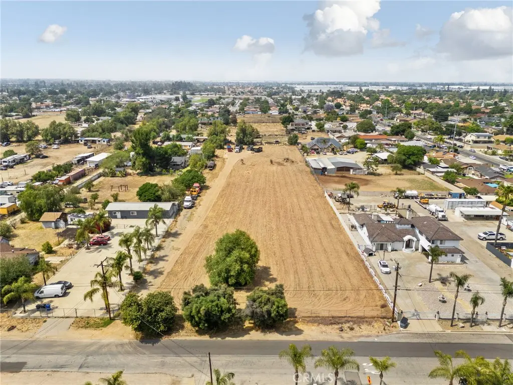 18438 Hawthorne, Bloomington, CA — listing photo 1