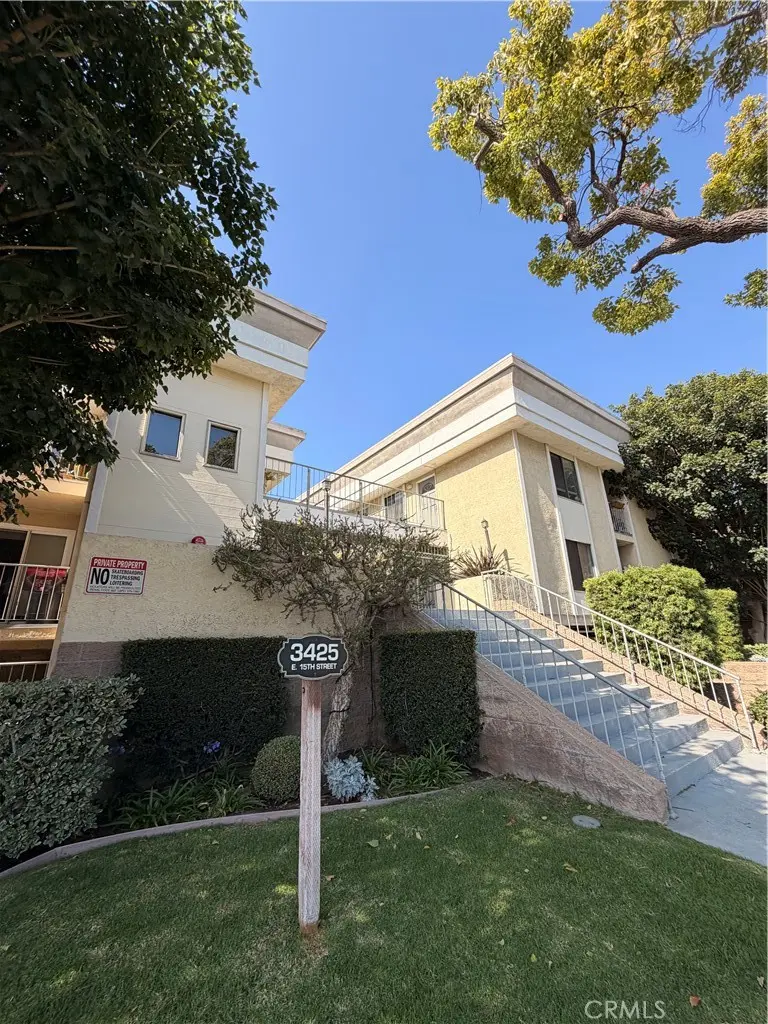 Condominium for sale at 3425 E 15th Street 13D, Long Beach, CA featuring 2 beds and 2 baths