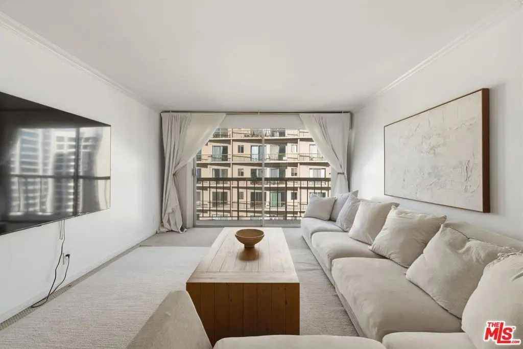 Condominium for sale at 10751 Wilshire Boulevard 1206, Los Angeles, CA featuring 1 bed and 2 baths