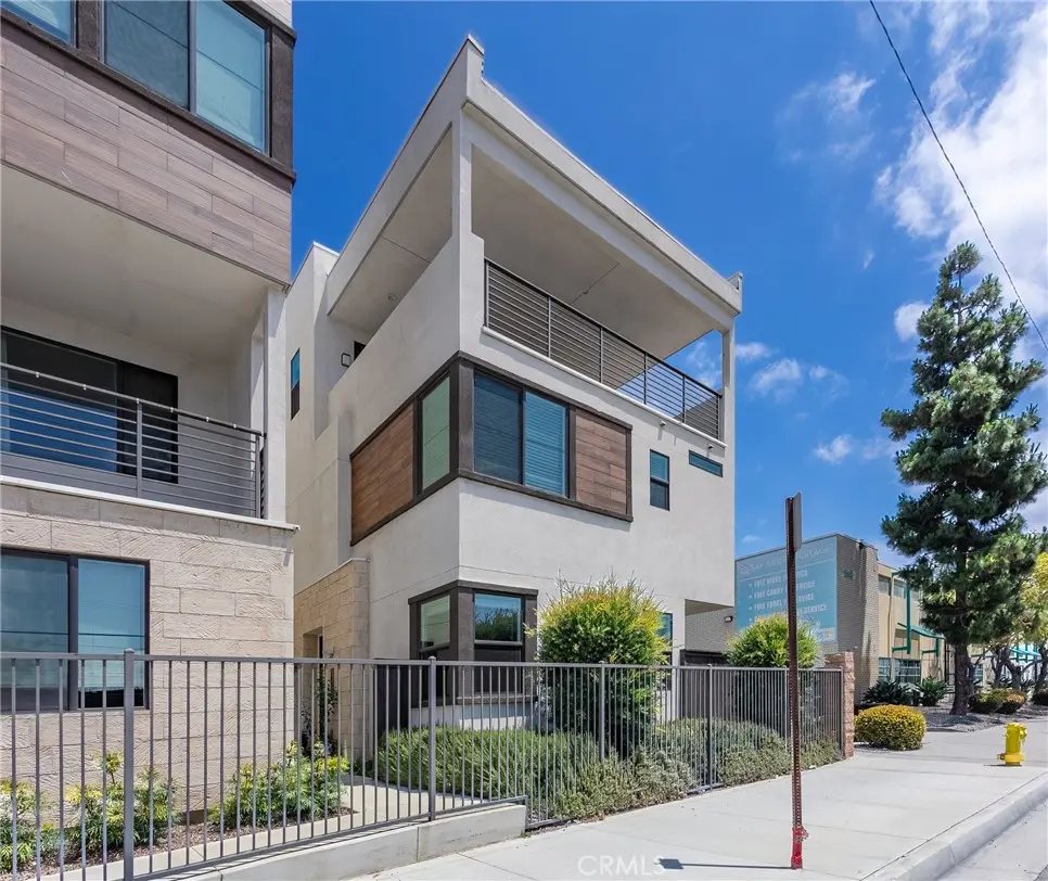 2054 Mylitta, Gardena, CA — listing photo 1