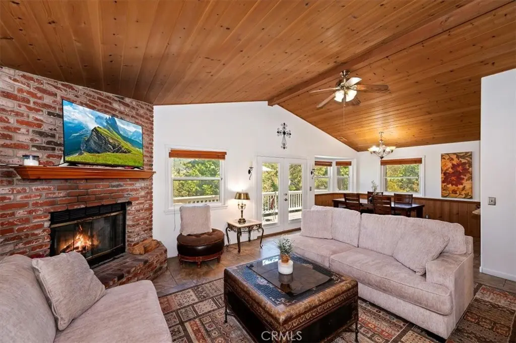 395 Wylerhorn, Crestline, CA — listing photo 1