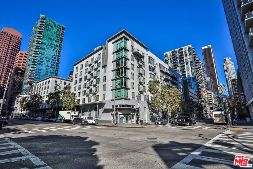 Residential Lease for rent at 645 W 9th Street 201, Los Angeles, Los Angeles County, CA featuring 1 bed and 1 bath