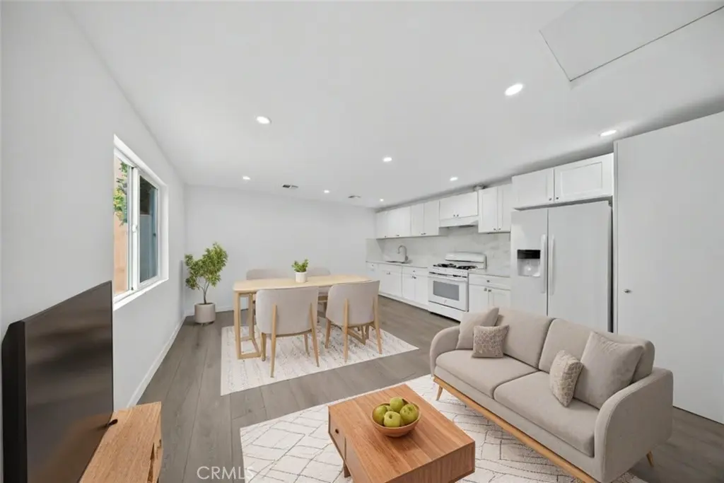 Single Family Residence for rent at 1316 1/2 Carlton Drive, Glendale, CA featuring 1 bed and 1 bath