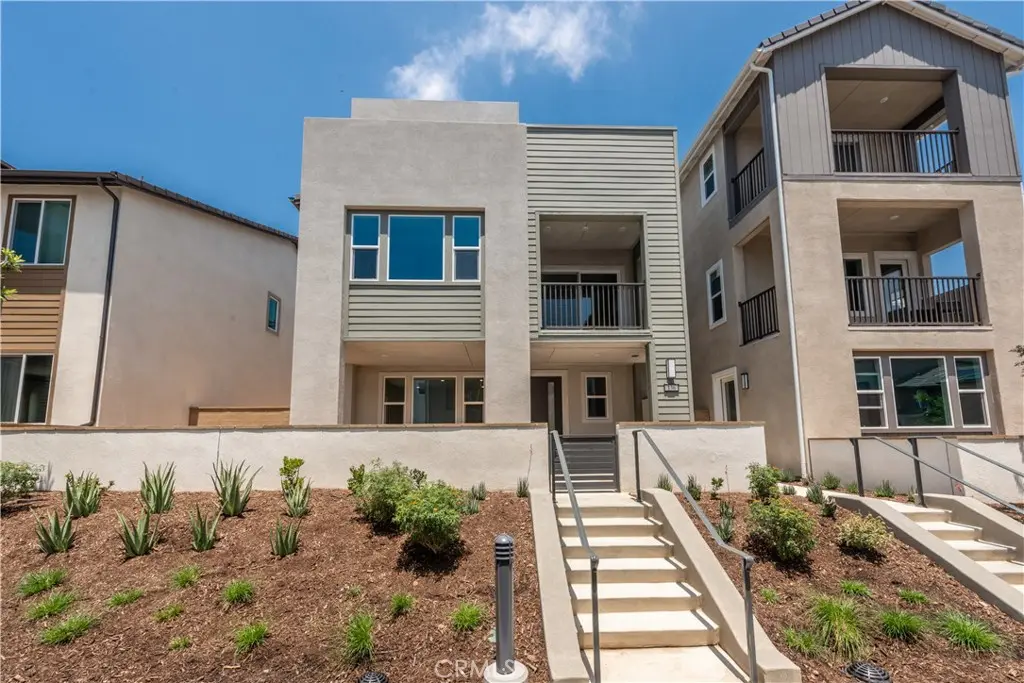 Condominium for rent at 136 Seep, Irvine, CA featuring 4 beds and 4 baths