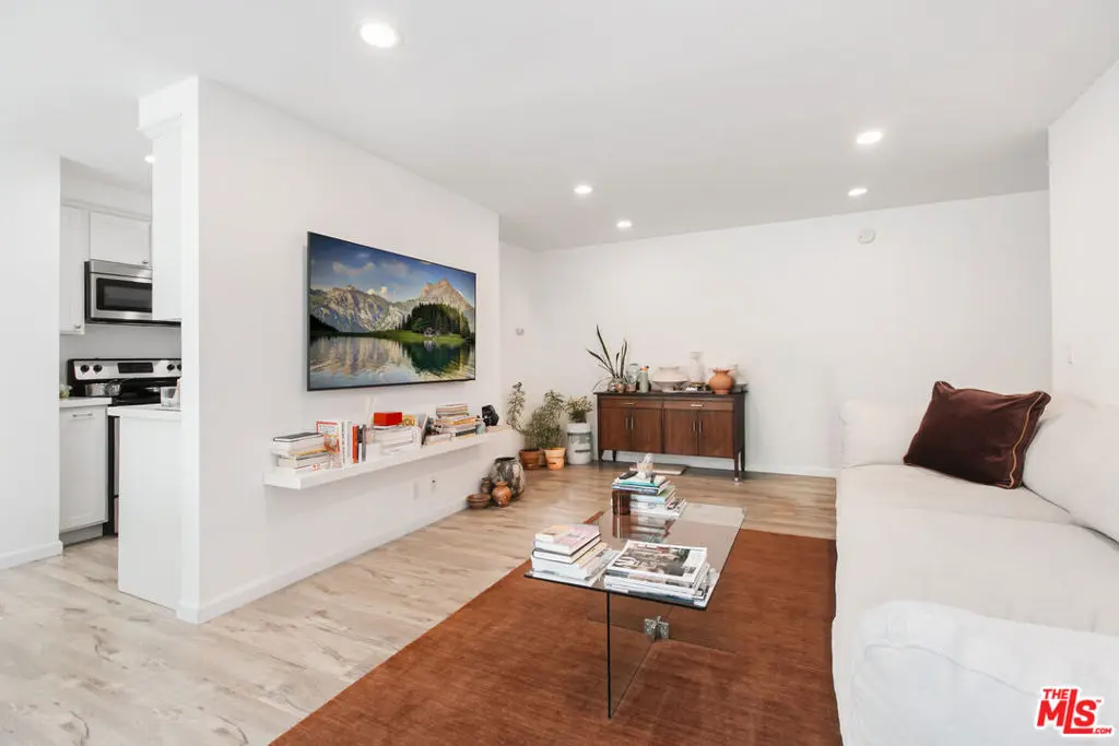 Condominium for sale at 525 N Sycamore Avenue 301, Los Angeles, CA featuring 1 bed and 1 bath