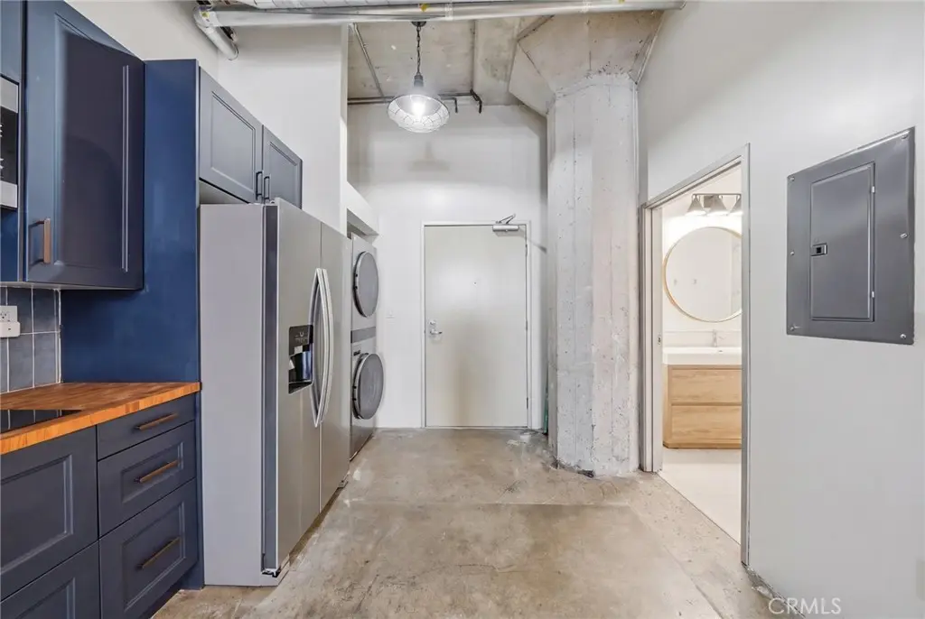Condominium for sale at 825 E 4th St 101, Los Angeles, CA and 1 bath
