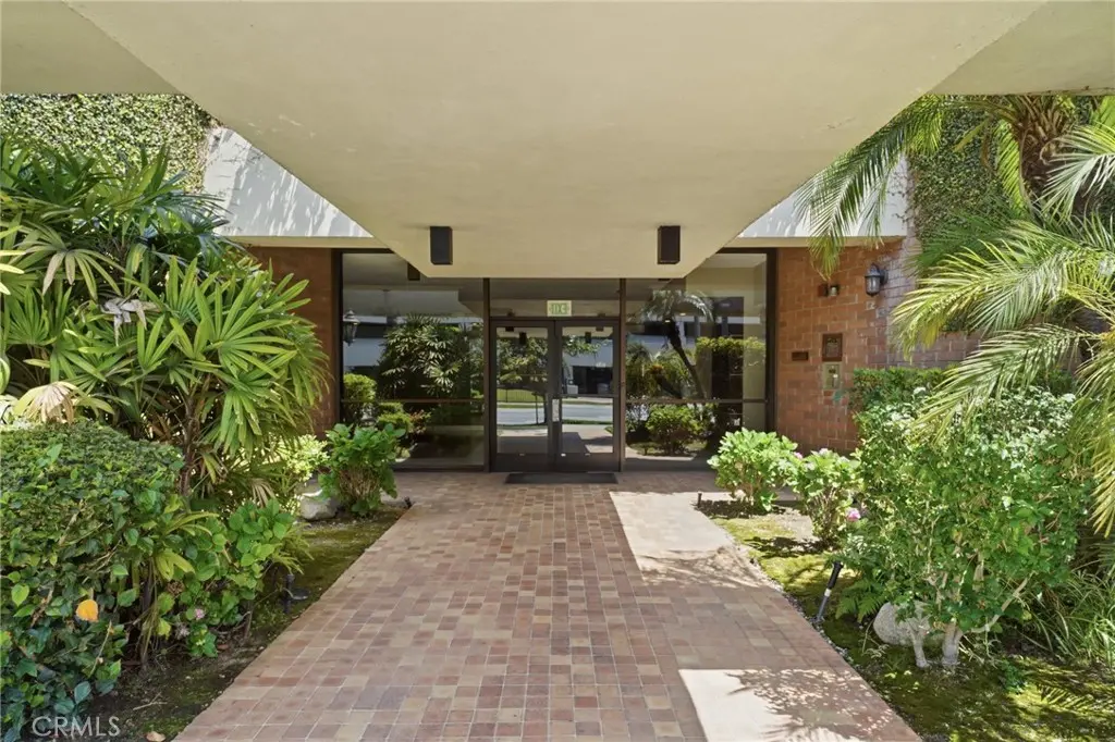 Condominium for sale at 4477 Wilshire, Los Angeles, CA featuring 2 beds and 2 baths
