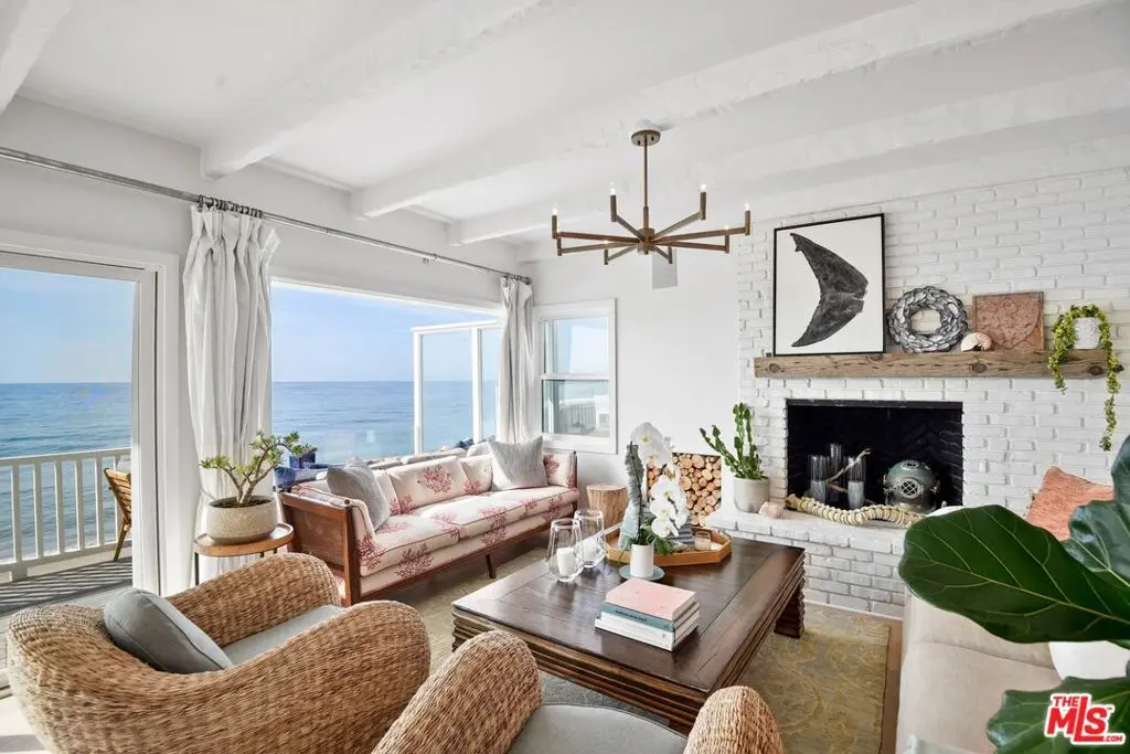 Residential Lease for rent at 27208 Pacific Coast Highway, Malibu, Los Angeles County, CA featuring 3 beds and 3 baths