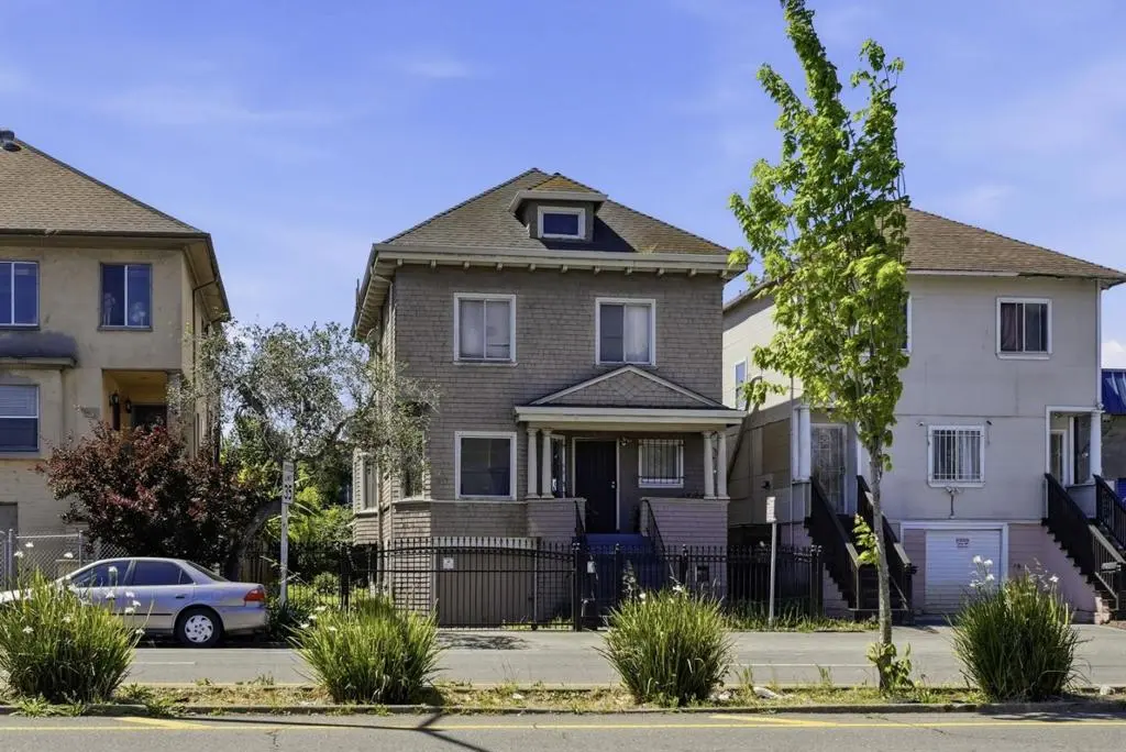 Single Family Residence for sale at 881 W Macarthur Boulevard, Emeryville, CA featuring 4 beds and 3 baths