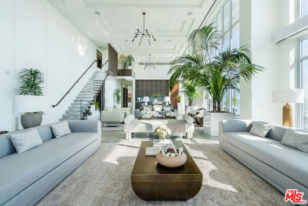 Residential Lease for rent at 825 S Hill Street Penthouse, Los Angeles, Los Angeles County, CA featuring 6 beds and 11 baths
