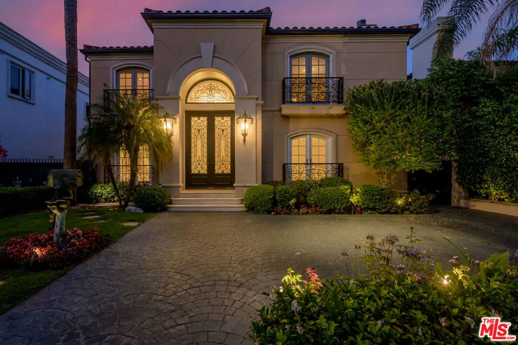 Residential Lease for rent at 204 Foothill Road, Beverly Hills, Los Angeles County, CA featuring 4 beds and 6 baths