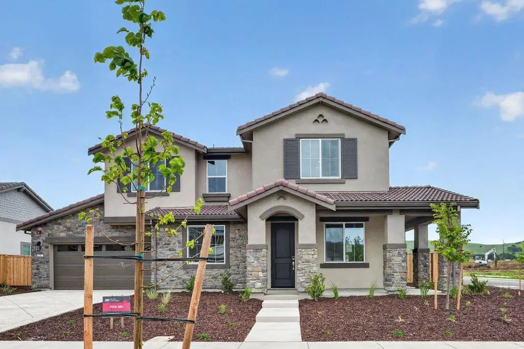 Single Family Residence for sale at 197 Golden Gate Lane, Vacaville, CA featuring 4 beds and 3 baths
